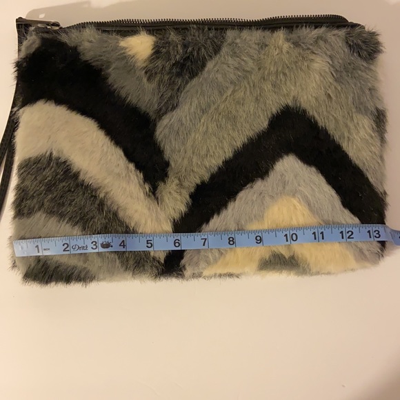 Street Level Faux Fur black grey Clutch Wristlet bag - Picture 7 of 8
